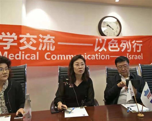 西安市儿童医院感染科主任邓慧玲教授在本次交流会上发言