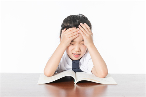 孩子背诵课文困难