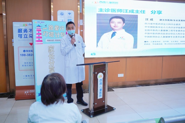 颁发爱心证书现场图片.jpg
